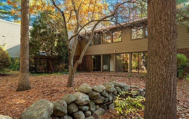 Building Photo - 546 Great Elm Way