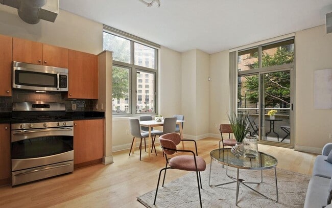 Building Photo - Incredible Luxury 2BR/2BA Condo Includes G...