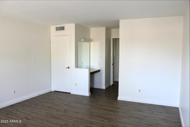 Building Photo - 8318 E Solano Dr