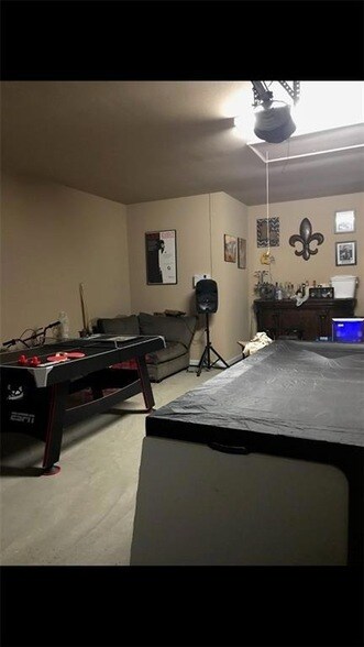 Building Photo - 652 Fairfield Loop