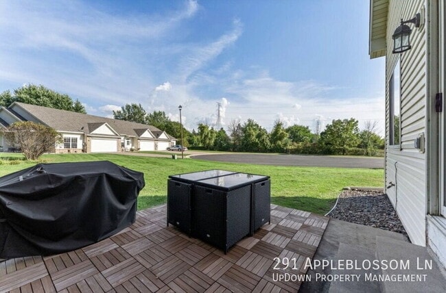 Building Photo - 291 Appleblossom Ln