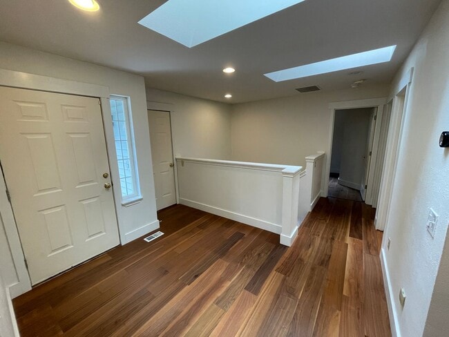 Building Photo - 4303 Kingsway