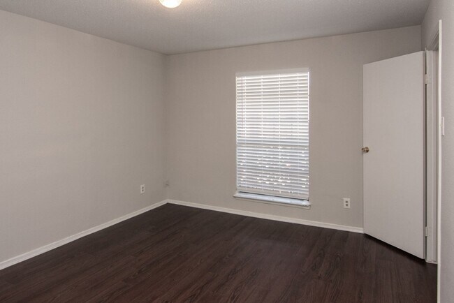 Building Photo - 12500 Sandpiper Dr
