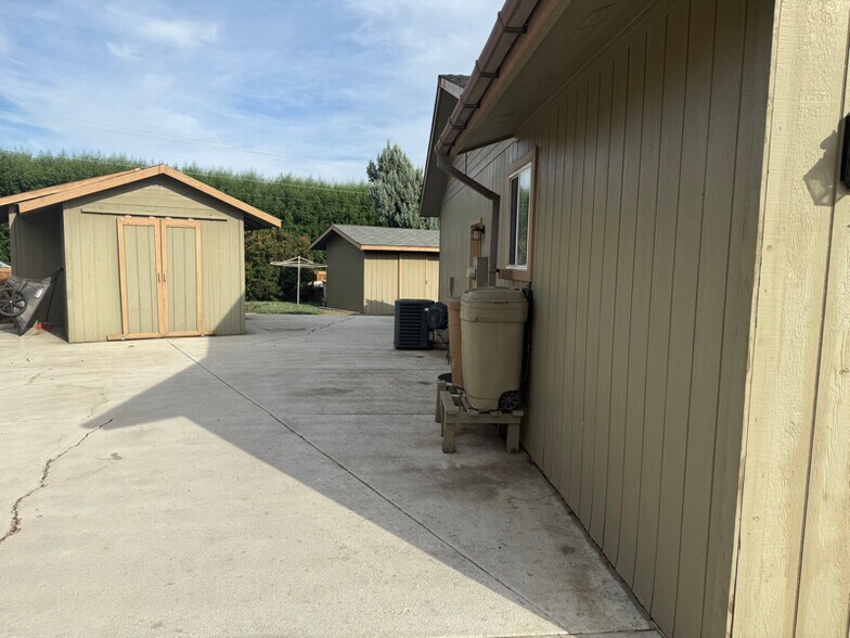 Building Photo - 6402 Fremont Dr