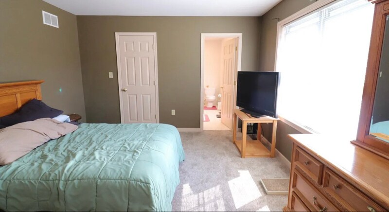 Building Photo - 641 Chickadee Dr