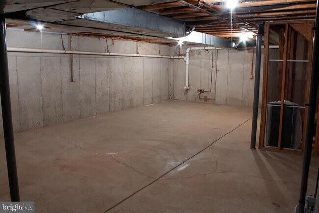 Building Photo - 432 Country Club Dr