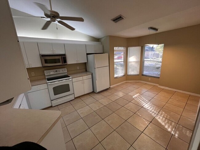 Building Photo - Beautiful 3/2 Maintenance Free Home