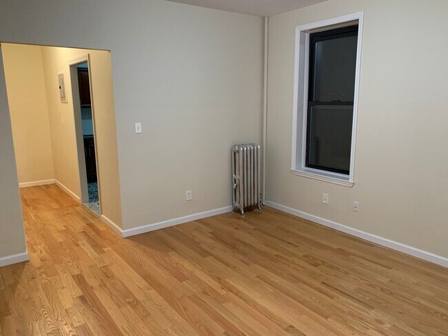 3C-1 bedroom - 3767 63rd St