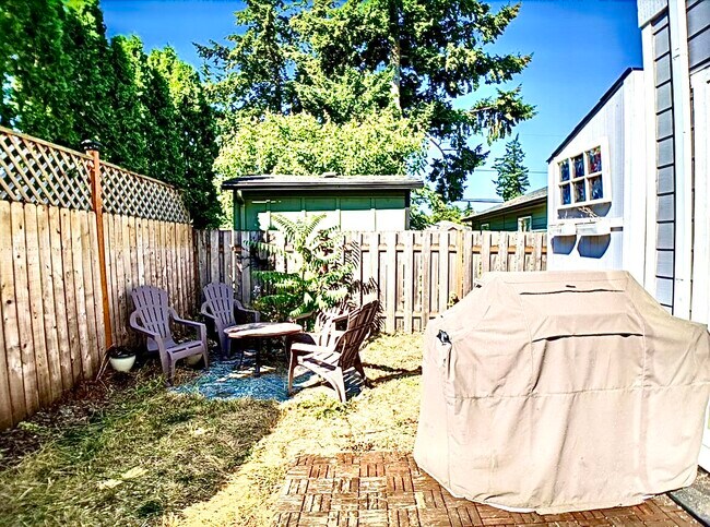 Building Photo - 8010 SE Henry St