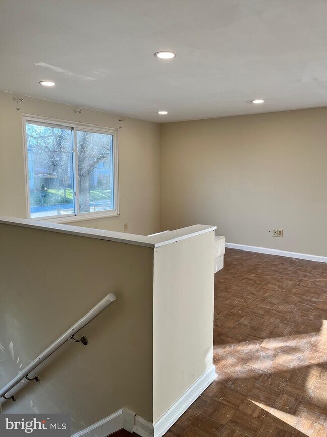 Building Photo - 5525 Larch St