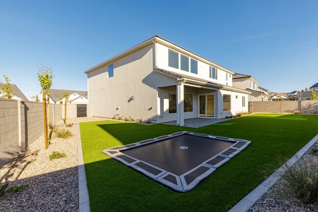 Building Photo - Beautiful 5 bed 4 bath home in Desert Cany...