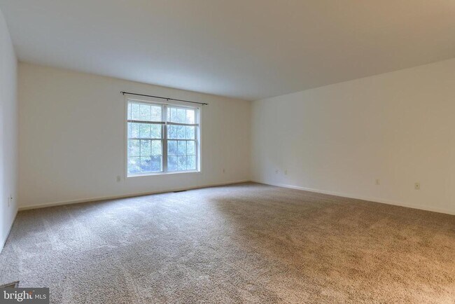 Building Photo - 712 Creekside Dr