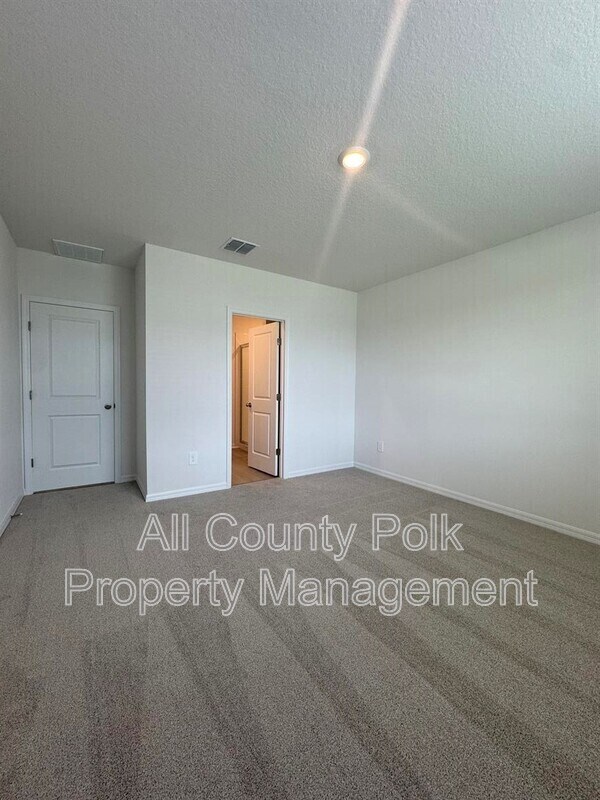 Building Photo - 2061 Rosewood Dr