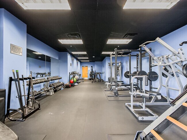 Building Photo - AVAILABLE NOW! Modern and Upscale 2-Bed Condo in Downtown Royal Oak