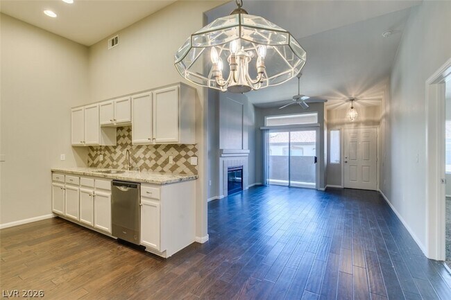 Building Photo - 2305 W Horizon Ridge Pkwy