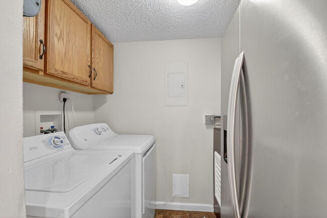 Building Photo - 511 Shady Pine Way