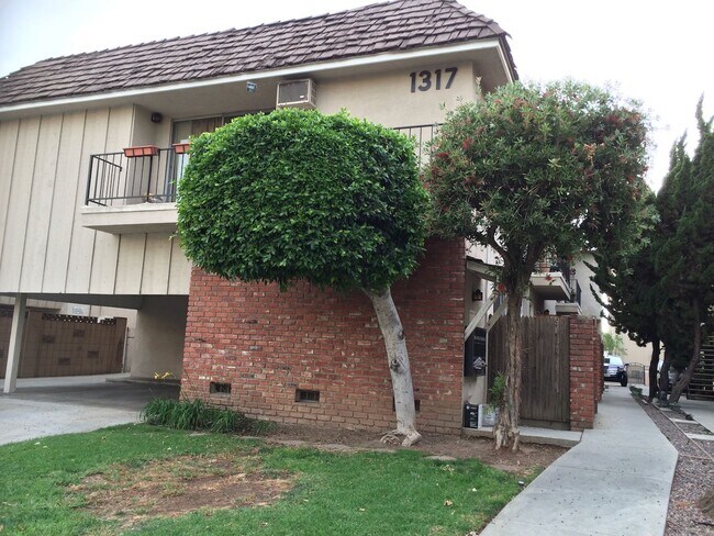 Primary Photo - 1317 S Bundy Dr