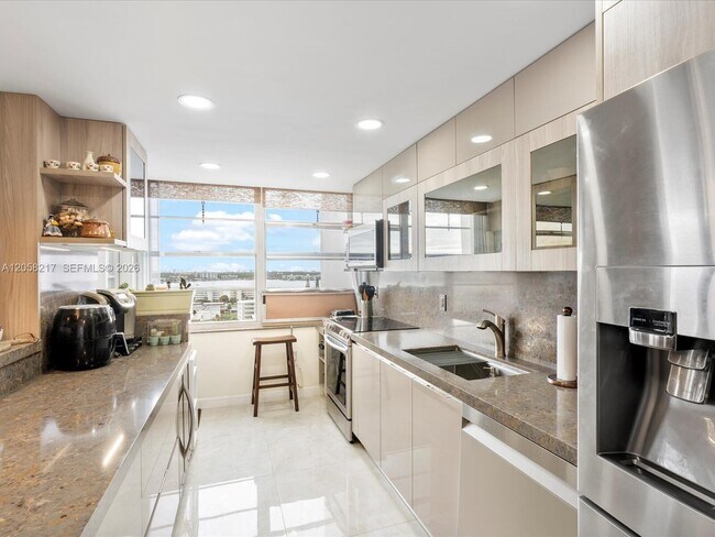 Building Photo - 18071 Biscayne Blvd