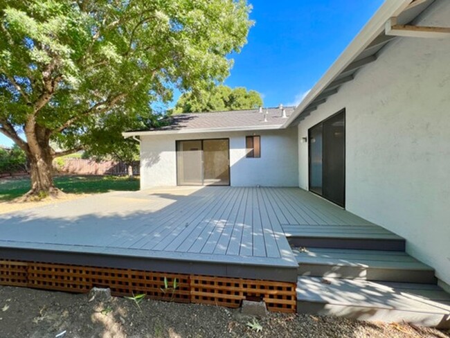 Building Photo - TENTATIVELY RENTED 4 Bedroom 2 Bathroom Si...