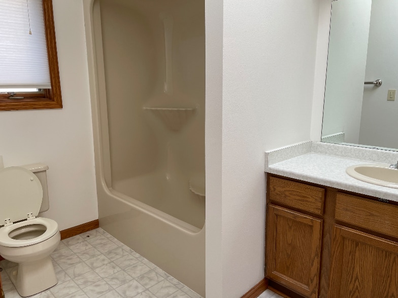 Building Photo - 560 Foxtail Dr