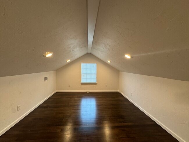 Building Photo - 417 SW 24th St