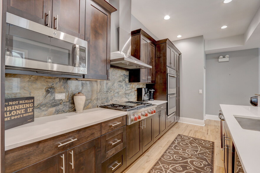 Building Photo - 20 W Ontario St