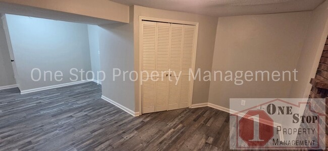 Building Photo - Charming 3 Bedroom, 2 Bathroom, 2 Car Garage Home in Parkville