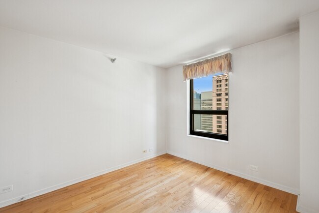 Building Photo - 401 E Ontario St