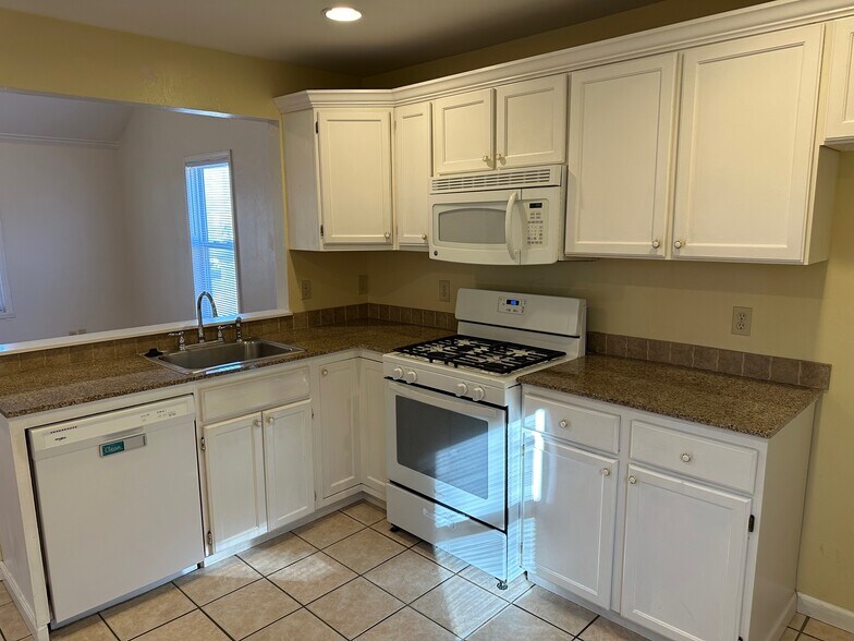 Building Photo - 10826 Lejean Dr