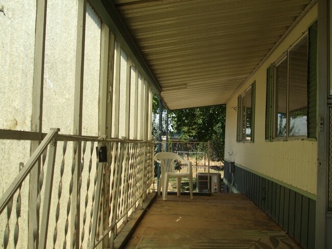 Building Photo - $500 rent credit for approved tenant. 3 bed 2 bath manufactured with new flooring