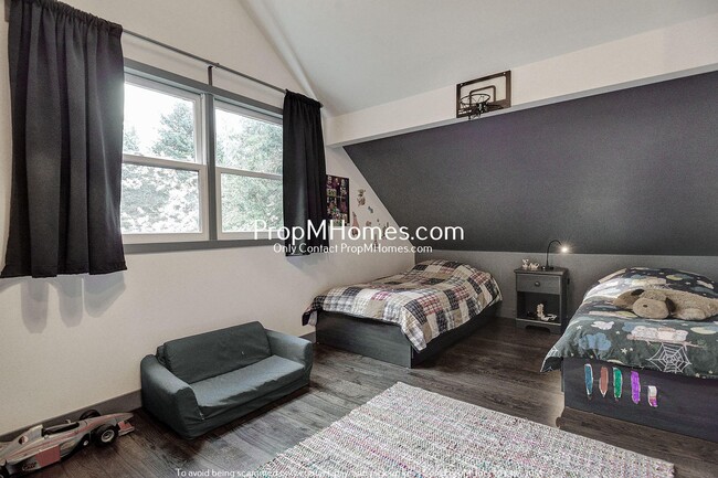 Building Photo - Charming Updated First Addition Cottage!