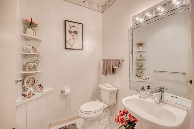 Building Photo - 10080 Dover Carriage Ln