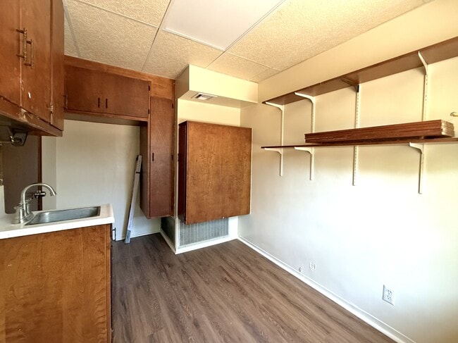Building Photo - 13949 Oval Dr