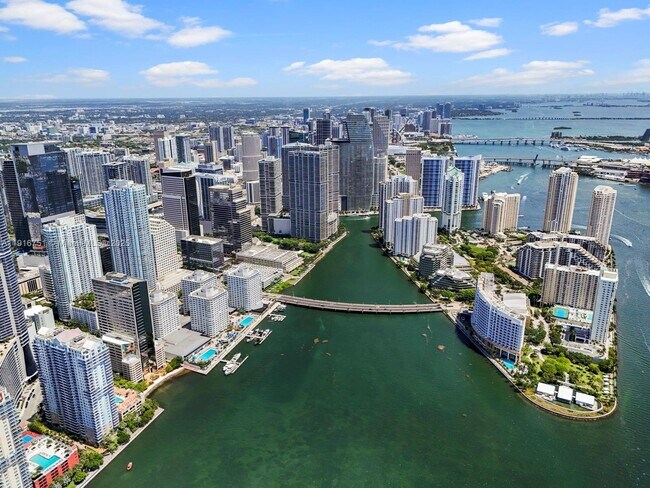 Building Photo - 950 Brickell Bay Dr