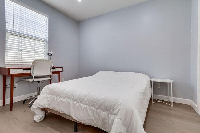 Building Photo - 6504 W 84th Pl