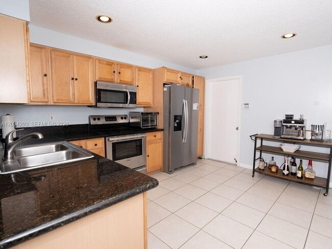 Building Photo - 1611 Veracruz Ln
