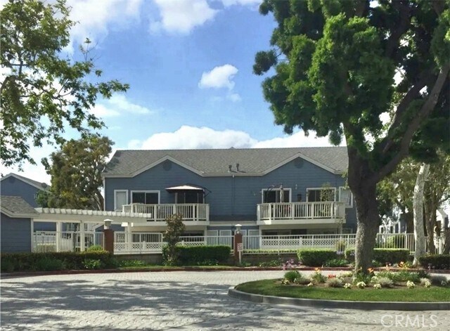Building Photo - 13018 Sycamore Village Dr