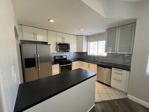 Building Photo - UPGRADED 2BEDROOM, 2BATHROOM HOME