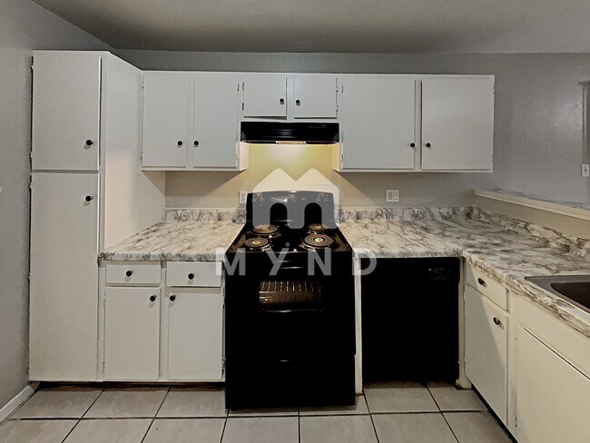Building Photo - 3818 Heatherbrook Dr