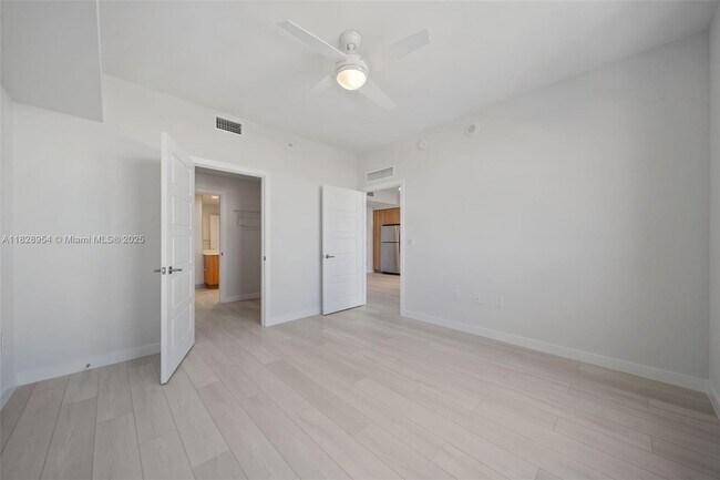 Building Photo - 555 NE 8th St
