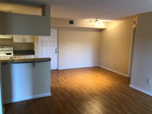 Building Photo - 470 S Park Rd