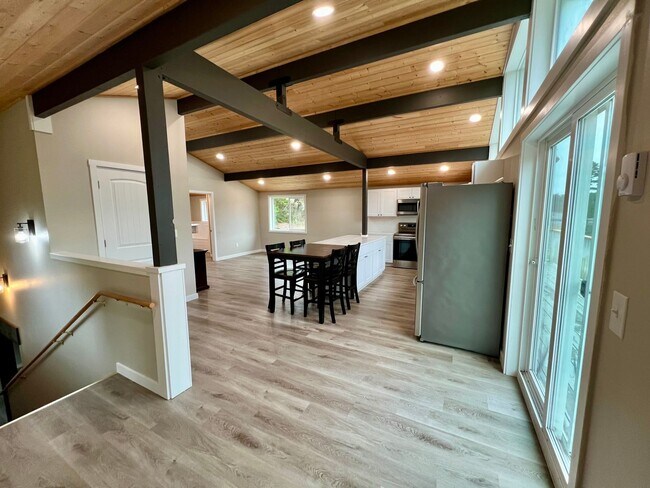 Building Photo - Ocean Park 2 Bedroom Home - Property is Av...