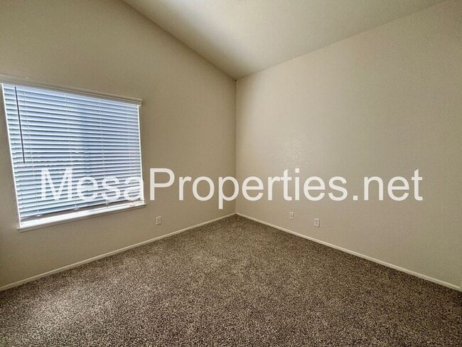 Building Photo - 2816 W Fairview Dr
