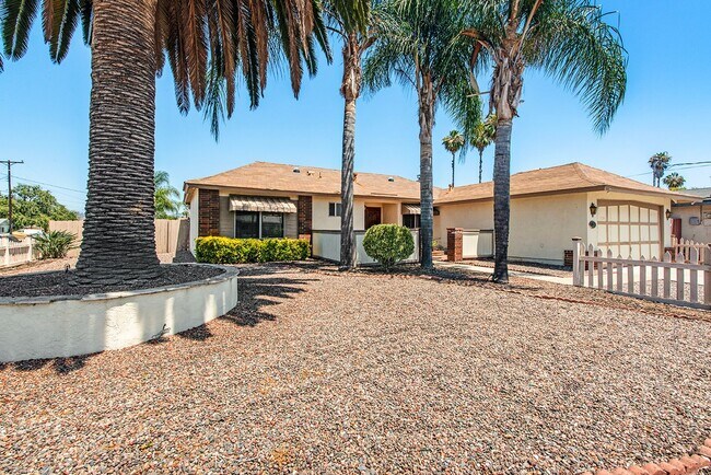 Building Photo - Charming 3-Bedroom Home on Corner Lot in E...