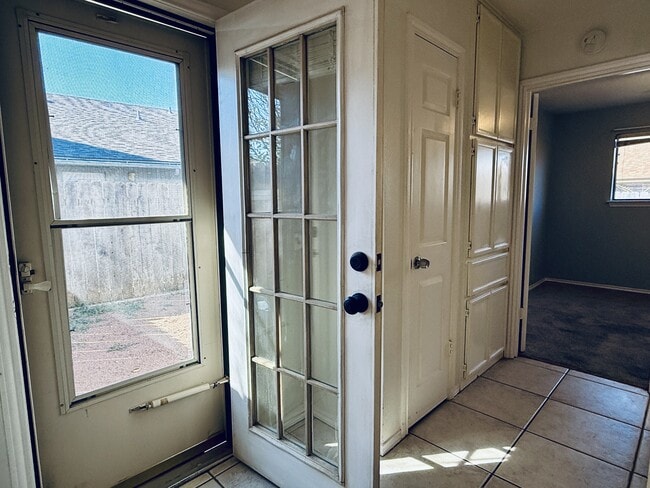 Building Photo - 621 Luther Dr