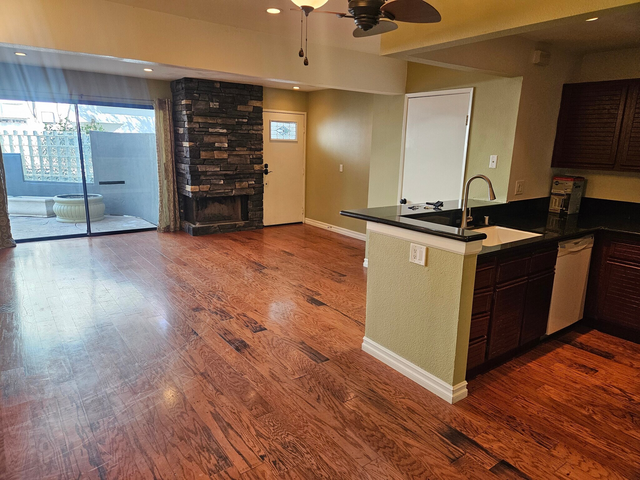 Building Photo - 2519 Chandler Ave