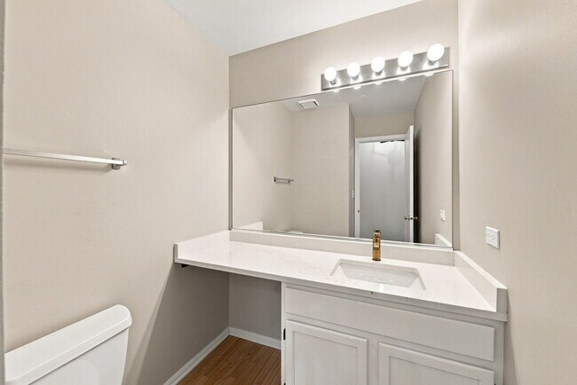 Building Photo - 2052 Shady Grove Ct