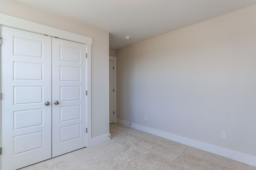 Building Photo - 339 Parkland Dr