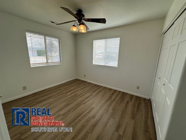 Building Photo - Three Bedroom Home in Washington