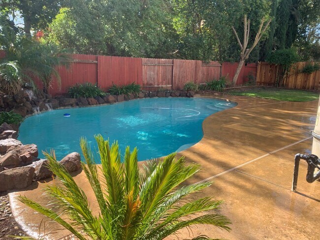 Building Photo - 5828 Laguna Vale Way